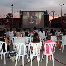 Benicàssim amplía hasta final de mes el cine de verano en el CEIP Palmerar