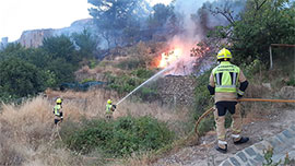Bomberos de Castelló colaboran en las labores de extinción en el incendio de Bejís