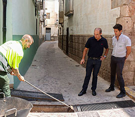 El Ayuntamiento de Onda incrementa la limpieza de imbornales para evitar inundaciones ante las lluvias