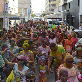 Holi Colors y música remember a favor de Conquistando Escalones