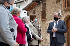 La Diputación de Castellón aporta 100.000 euros a Cruz Roja para sendos proyectos destinados a combatir la soledad de la gente mayor y concienciar sobre la violencia de género en la prisión de Albocàsser