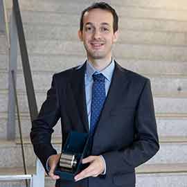 El ingeniero en Tecnologías Industriales de la UJI Jorge Alcañiz recibe el VI Premio Acerinox