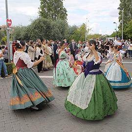 Benicàssim celebra el 9 de octubre con el tradicional pasacalle, talleres y fuegos artificiales