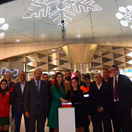 Las Reinas de las Fiestas de Castellón encienden la iluminación navideña en El Corte Inglés