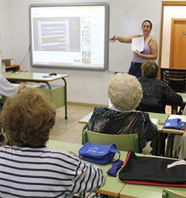 Benicàssim fomenta el envejecimiento activo a través de 300 plazas en talleres de ayuda al desarrollo cognitivo y la destreza manual