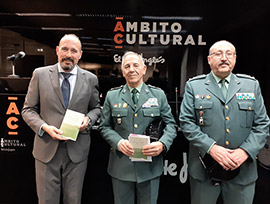 El poemario ´´Casa y cuartel en todo instante´´ sobre la Guardia Civil se ha presentado esta tarde en  El Corte Inglés