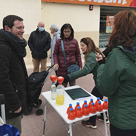 Castelló reparte 13.000 embudos a la ciudadanía para reciclar el aceite vegetal usado en la cocina