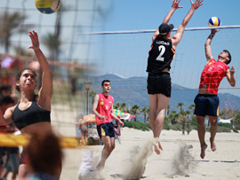 Voley playa en la playa Gurugú de Castellón