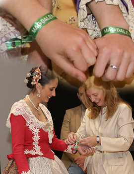 La alcaldesa Amparo Marco entrega las pulseras de la Magdalena a las reinas y la corte de honor de la ciudad