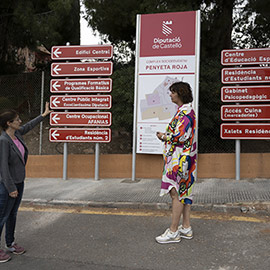 La Diputación de Castellón renueva la señalización de Penyeta Roja con la incorporación de pictogramas y recupera para el alumnado el Aula Natura con un jardín sensorial