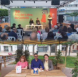 Los cuentacuentos y Víctor del Árbol protagonizan la penúltima jornada de la Feria del Libro
