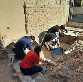 El Aula de Arqueología Mediterránea de la UJI realiza una excavación en la antigua ermita de San Mateo de Burriana por el Día Internacional de los Museos