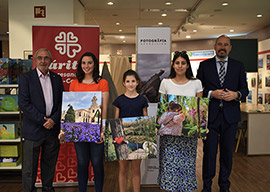 Cáritas Diocesana  entrega los premios de su concurso fotográfico en El Corte Inglés