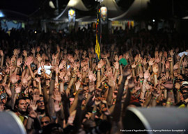 El Rototom inaugura en el Paranimf la muestra fotográfica ‘One Love, One People’, con conciertos históricos de Bob Marley y más de 30 miradas sobre la historia del festival