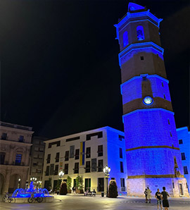 El Fadrí y la fuente de la plaza Mayor se iluminan de azul en honor al Grao y a Sant Pere