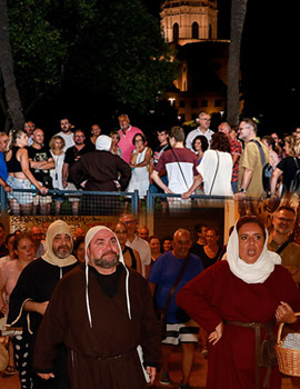 Visita cultural teatralizada guiada por las calles de Castellón