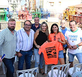 La presidenta de la Diputación de Castellón asiste a las fiestas mayores de agosto en Canet lo Roig