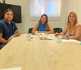 Hurtado: ´Nos comprometemos con las familias de Teacast a que cobrarán con la máxima celeridad las subvenciones que necesitan para sus hijos con espectro autista´