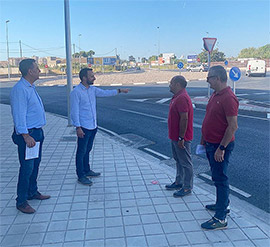 El concejal de Infraestructuras, Segio Toledo recibe las obras de mejora de los accesos a la ciudad por la avenida Castell Vell