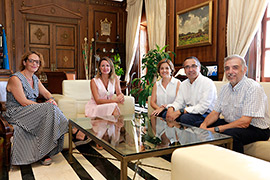 La alcaldesa ensalza el trabajo de la Junta de Fiestas a cuyos miembros reconoce su dedicación altruista por mantener vivo Castellón  y sus tradiciones