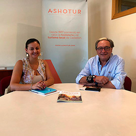 Primera toma de contacto entre la concejal de Turismo de Castellón y el presidente de Ashotur