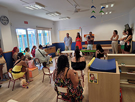 La concejal de Educación se reúne con  directores y padres afectados por el retraso en las obras de las aulas escolares de 2 años