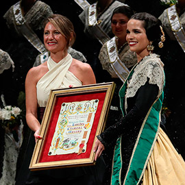 Imposición de la banda a la reina de las fiestas de la Magdalena 2024, Lourdes Climent