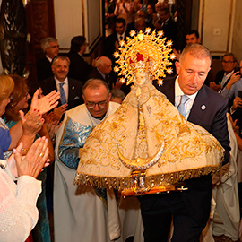 Traspaso de medallas a los 28 nuevos miembros de la Junta de Gobierno de la Real Cofradía Nuestra Señora del Lledó