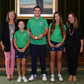 La alcaldesa recibe a los campeones de España de golf en la categoría infantil y sub10