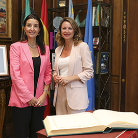 La alcaldesa se reúne con la Consellera Ruth Merino para abordar los nuevos usos de los edificios de Borrull y Correos