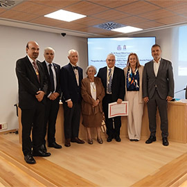 El doctor y profesor de la UJI Vicente Pallarés ingresa en la Real Academia de Medicina de la Comunidad Valenciana en un acto celebrado en el COMCAS