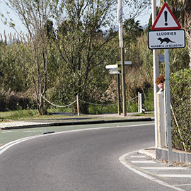 El Consorcio gestor del Paisaje Protegido de la Desembocadura del río Mijares instala señales para prevenir el atropello de nutrias