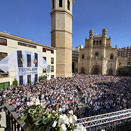 Más de 5000 personas siguen al CD Castellón contra la UD Ibiza en la plaza Mayor