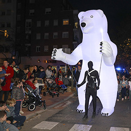 El Distrito Oeste acoge la Cabalgata de Navidad derrochando fantasía por las calles