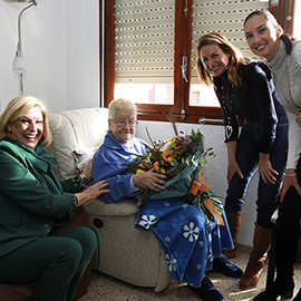 La Alcaldesa felicita a Humildad Agut Escrig por su 105 cumpleaños