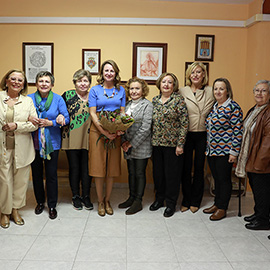 La alcaldesa felicita la Navidad a la Asociación y Federación de Amas de Casa Lledó