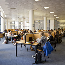 La Biblioteca de la UJI abre las 24 horas durante el periodo de exámenes de enero