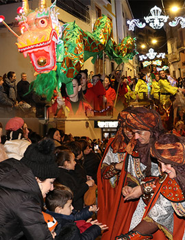 Onda se llena de magia en la Cabalgata de los Reyes Magos con la llegada de Melchor, Gaspar y Baltasar