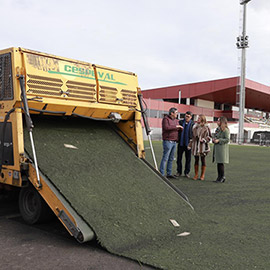 Inicio de los trabajos del cambio de césped de las instalaciones deportivas del Gaetà Huguet de Castellón