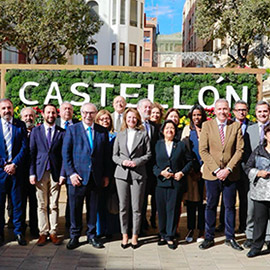 Los miembros del cuerpo consular de Valencia en el Ayuntamiento de Castelló