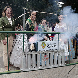 Espectacular y multitudinaria mascletà en la inauguración de las fiestas de la Magdalena