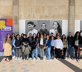 Exposición Be Everything – Belong del Negociado de Convivencia Social e Interculturalidad, en la plaza Santa Clara