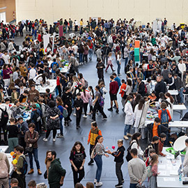 El décimo aniversario de Firujiciència congrega a más de tres mil personas en el campus