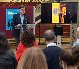La Facultad de Ciencias Humanas y Sociales de la UJI rinde homenaje a Vicent Andrés Estellés en los actos del Día del Libro