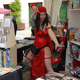 El VI Salón del Cómic llenó de vida la plaza Mayor de Castellón