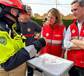 La rápida actuación de los bomberos municipales logra estabilizar el fuego en la Cuadra Borriolench