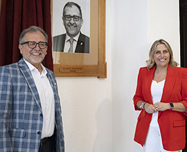 El retrato del expresidente José Martí ya cuelga en la Sala de Comisiones de la Diputación de Castellón