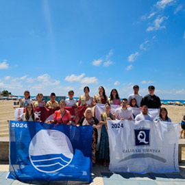 Oropesa del Mar iza sus banderas azules para dar comienzo a la temporada