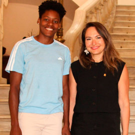 La concejala de Deportes, Maica Hurtado recibe a la medallista olímpica Marileidy Paulino