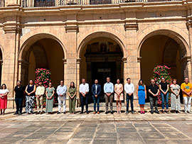 El Ayuntamiento de Castellón guarda un minuto de silencio por las cinco mujeres asesinadas por sus parejas este pasado fin de semana